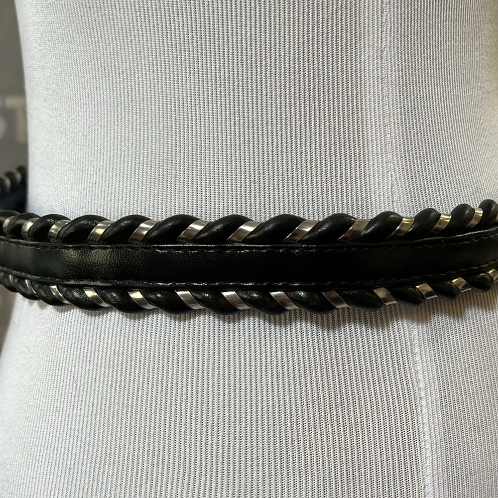 VINTAGE FISHER LEATHER BELT WITH WESTERN BUCKLE BLACK SILVER SIZE 30 MADE IN USA - Picture 4 of 10